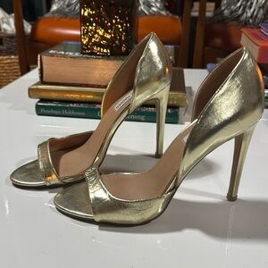 Steve Madden size 8 Gold sexy high heels, Looks so pretty on